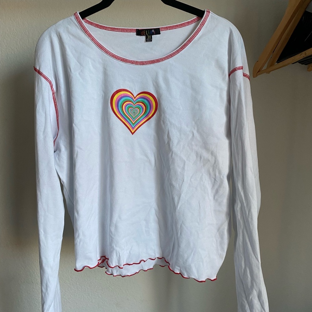 Adorable rainbow heart long sleeve crop top with red lettuce hem ❤️